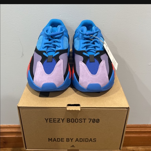 Zeezy 700 hi res blues
